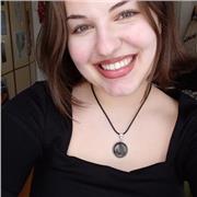 Profesora de apoyo escolar y estudiante de Educación Primaria Trilingüe